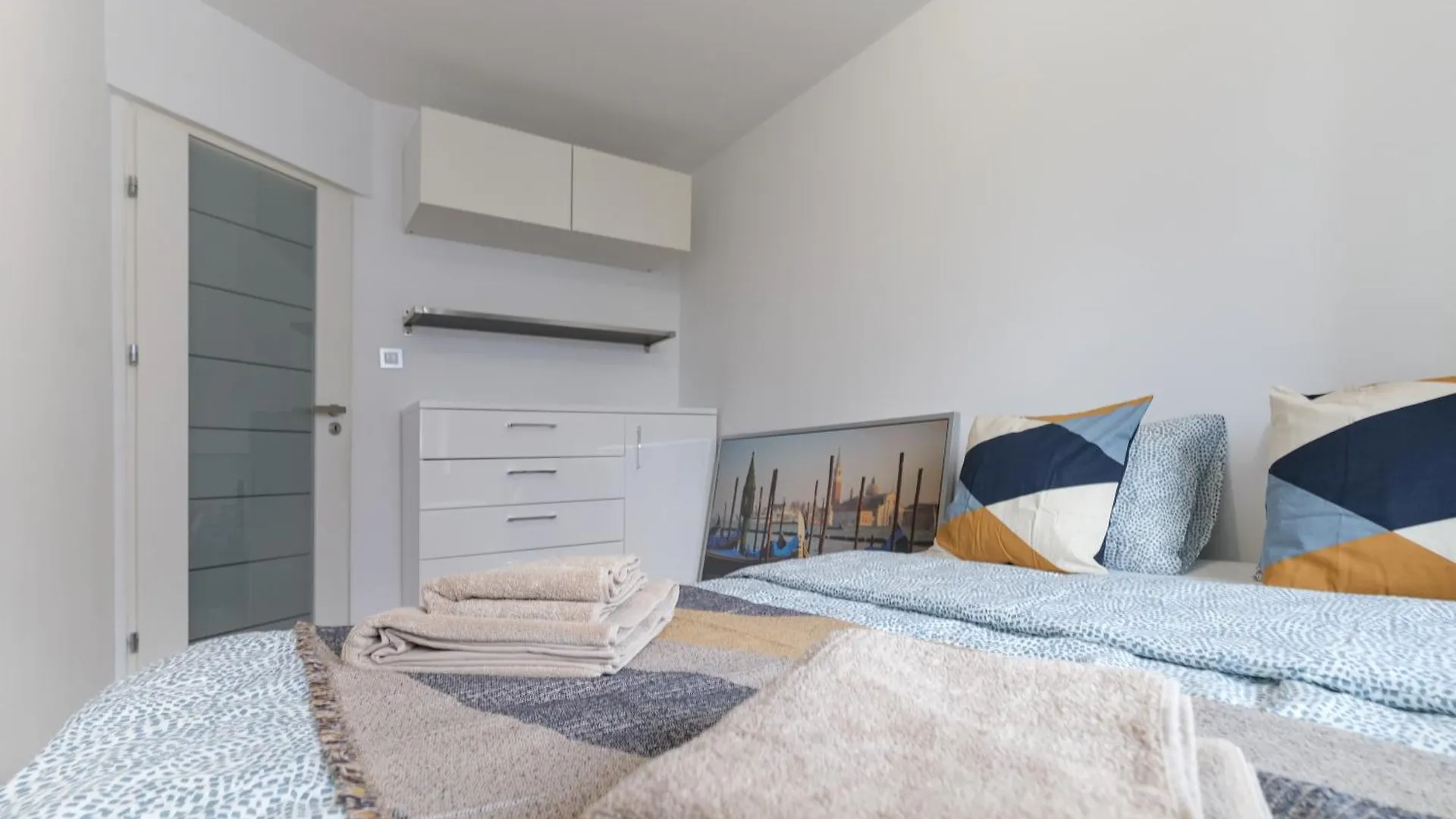 Home Dream Apartamenty Krolewska 43 Warsaw 0*,  Poland